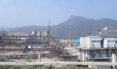 Polavaram, Andhra Pradesh/Hindistan-25 Aralık 2018: Godhavari Nehri üzerinde inşaat altında Ulusal proje Polavaram Barajı