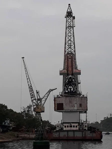 Visakhapatnam, Andhra Pradesh / Inde - 27 juin 2018 : Le port de Visakhapatnam est un deuxième plus grand port de marchandises manutentionnées en Inde — Photo