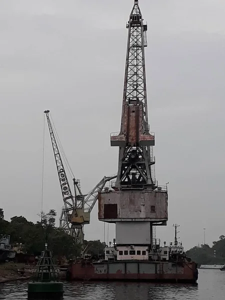 Visakhapatnam, Andhra Pradesh / Inde - 27 juin 2018 : Le port de Visakhapatnam est un deuxième plus grand port de marchandises manutentionnées en Inde — Photo