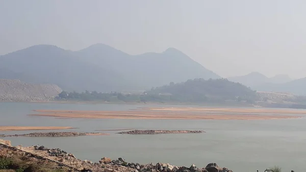 Rio godavari na construção da barragem de polavaram andhra pradesh, Índia — Fotografia de Stock