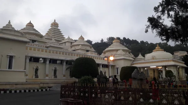 Tirupathi, Andhra Pradesh/Indien-12 februari 2019: S.V. Museum of Lord Sri Venkateswara på kvällen i tirumala, Andhra Pradesh — Stockfoto