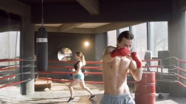 Genç çift spor eğitim sırasında spor.