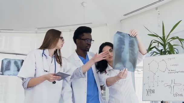 Team of doctors researching lungs xray of ill patient. — Stock Video