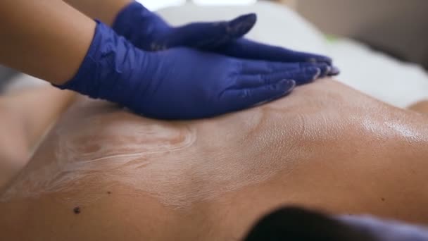 Female masseur hands making massage in the spa salon. — Stock Video