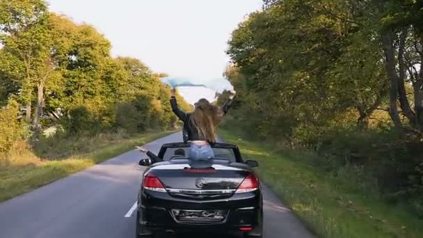 Young caucasian couple during riding in the cabriolet. — 비디오