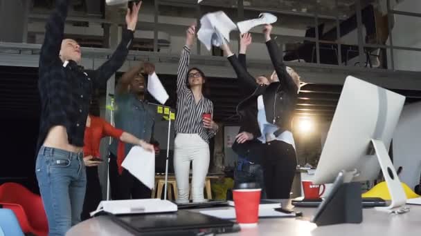 Group of business people from different ethnic backgrounds rejoices and celebrates their success in the financial and economic fields, throwing up paper documents — Stock Video
