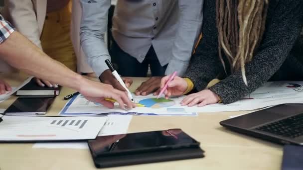 Portrait of purposeful diverse creative group of men and women which working with diagramms at workplace — Stock Video