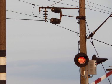 simophor kırmızı geçiş yanar bariyer ile.