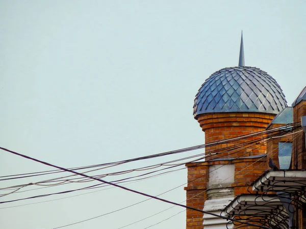 Dome Roof House Wires Connected — Stock Photo, Image