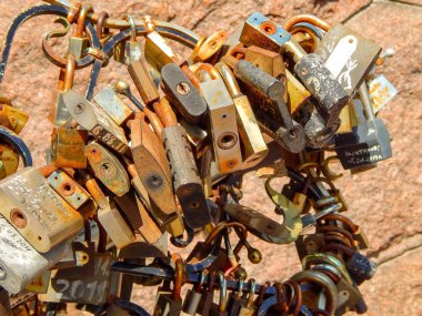 aşk kalenin ebedi dostluk ve sevgi, eşlerin Birliği kavramını sembolüdür.