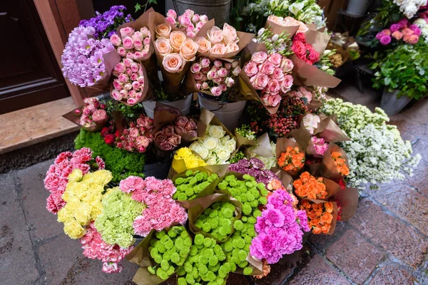 Various Bouquets Flowers Street Show Window Flower Shop Italy — Stock Photo, Image