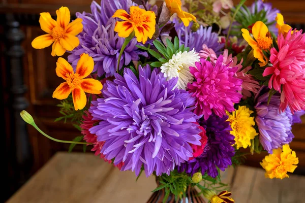 stock image Colorful autumn flowers. Bouquet of asters and marigolds. Selective focus