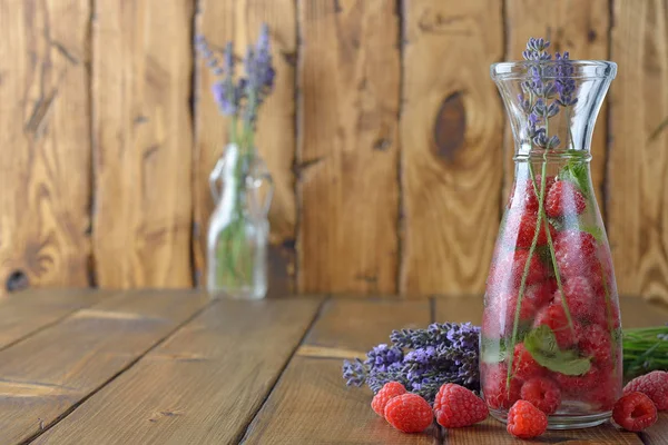 Acqua Disintossicazione Della Frutta Infusa Fondo Legno — Foto Stock