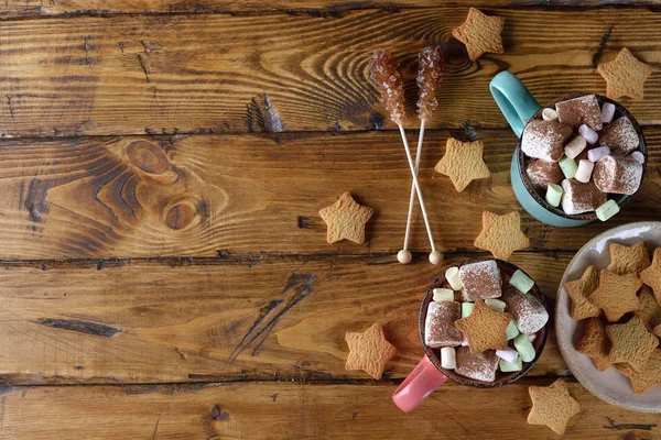 Kopp Choklad Dekorerad Med Marshmallow Trä Bakgrund — Stockfoto