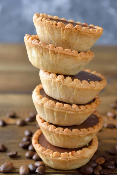 Tartlets Com Caramelo Salgado Amendoim Close — Fotografia de Stock