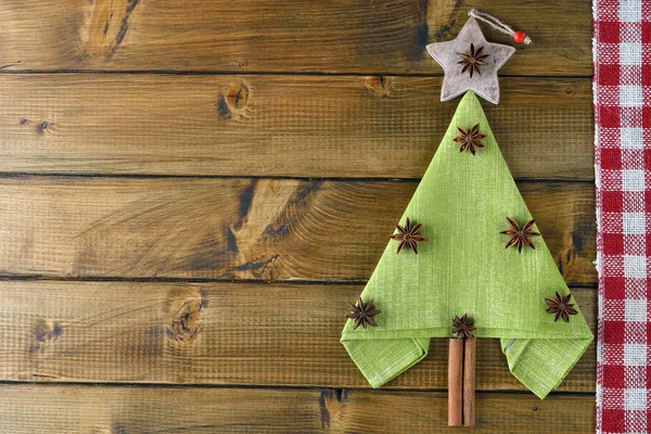 Árbol Navidad Servilleta Verde Sobre Fondo Madera —  Fotos de Stock