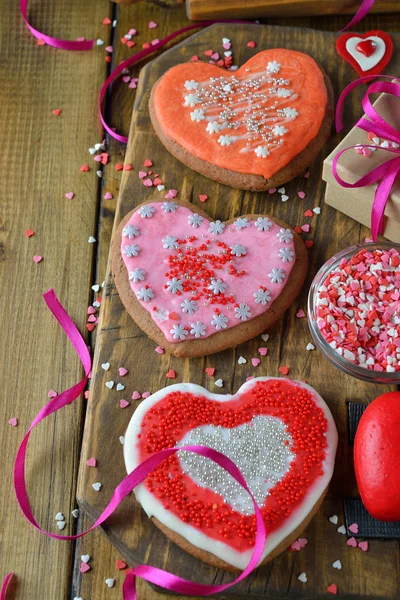 Galletas Accesorios Jengibre Sobre Fondo Madera —  Fotos de Stock