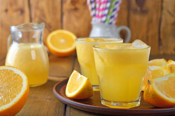 Jus d'orange frais naturel — Photo