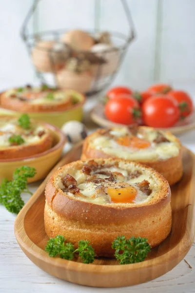 Gebakken Een Broodje Witte Achtergrond — Stockfoto