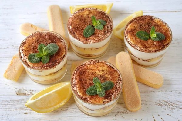 Postre de tiramisú de limón —  Fotos de Stock