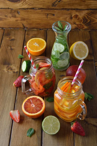 Agua de desintoxicación de frutas infundidas —  Fotos de Stock