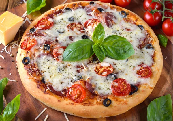 Pizza tradicional — Fotografia de Stock
