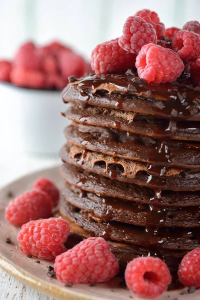 Chocolade pannenkoeken met frambozen — Stockfoto