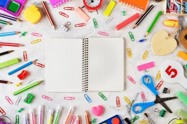 renkli okul malzemeleri