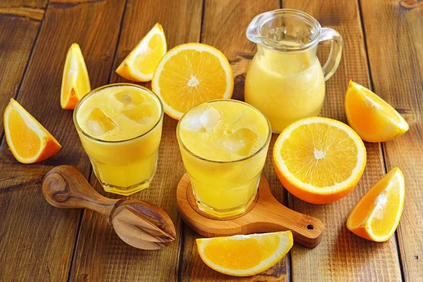 Jugo de naranja —  Fotos de Stock