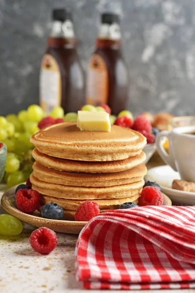 Panqueques con bayas — Foto de Stock