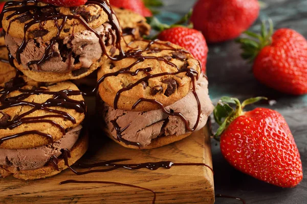 Panino al gelato al cioccolato — Foto Stock