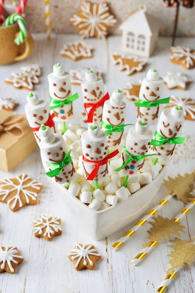 Lustige Weihnachten Marshmallow Schneemänner — Stockfoto