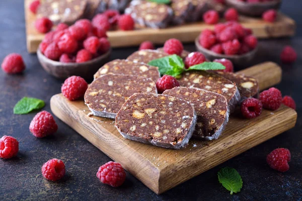 Salame dolce tradizionale con lamponi — Foto Stock