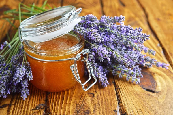 Mel natural com lavanda — Fotografia de Stock