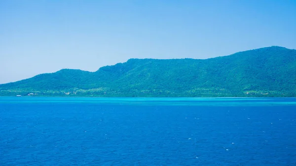 Karimun Ilha Jawa Com Mar Azul Profundo Largo Espaçoso Céu — Fotografia de Stock