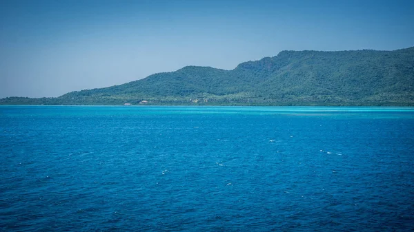 Uma Grande Ilha Karimun Jawa Com Paisagem Verde Belo Mar — Fotografia de Stock