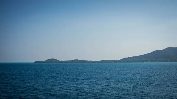Uma Ilha Karimun Jawa Com Mar Escuro Azul Profundo Indonésia — Fotografia de Stock