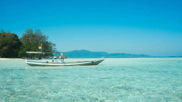 Traditional Boat Transportation Shallow Sea Transparent Clear Island Distance Karimun — Stock Photo, Image