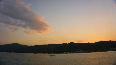 gölge ve bulut karimun jawa ada içinde siyah renk ile sillhouette Adası