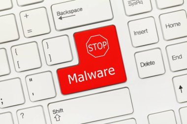 Beyaz kavramsal klavye - Malware (kırmızı tuşa yakından görmek)