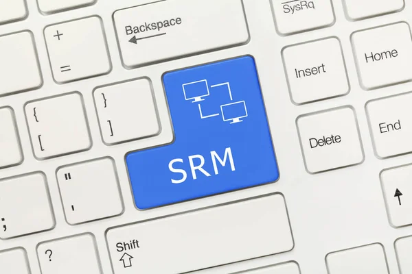 白色概念键盘上的特写视图 Srm 蓝色键 — 图库照片