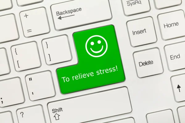 Vista Ravvicinata Sulla Tastiera Concettuale Bianca Alleviare Stress Tasto Verde — Foto Stock