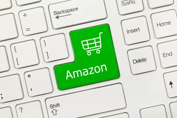 Bílá koncepční klávesnice - Amazon (zelená klíč) — Stock fotografie