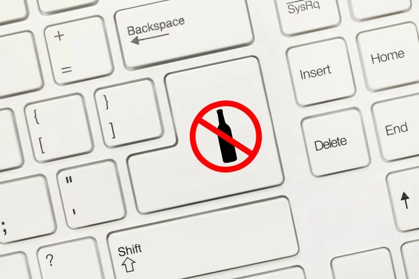 White conceptual keyboard - No alcohol symbol — Stock Photo, Image