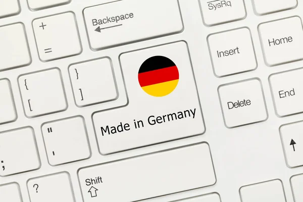 Белая концептуальная клавиатура - Сделано в Германии (ключ с флагом ) — стоковое фото