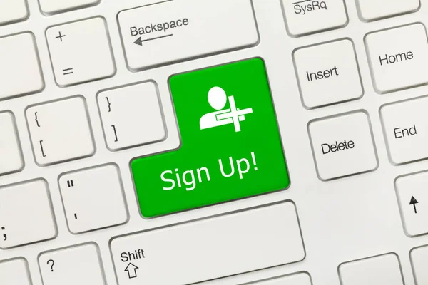 Белая концептуальная клавиатура - Sign Up (зеленая клавиша ) — стоковое фото