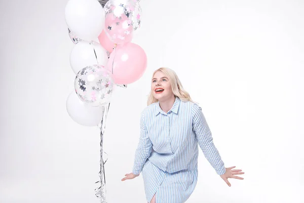Lächelnde Attraktive Blonde Frau Mit Urlaubsballons — Stockfoto