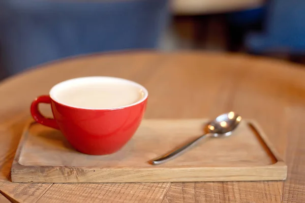 Caffè Cremoso Tazza Cucchiaio Vassoio Legno — Foto Stock