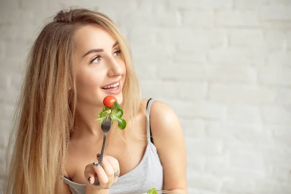 Close Portrait Attractive Healthy Young Woman Eating Green Salad Indoors — Stock Photo, Image