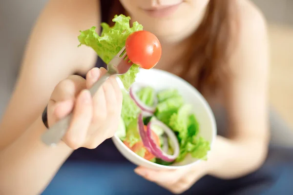 Close Young Caucasian Woman Eating Fresh Vegetable Salad — Stock Photo, Image